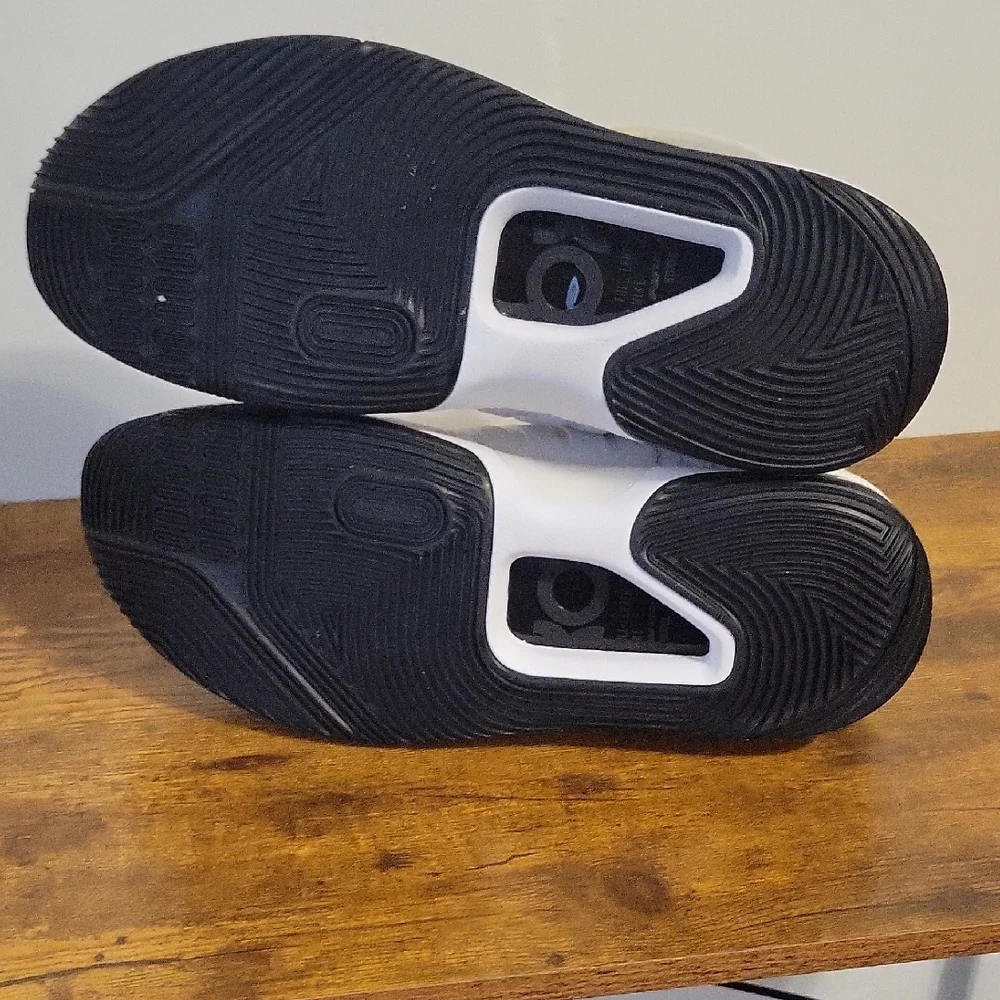 Nike KD 14 TB- DM5040-100 White and Black High-Top Sneakers, SIZE 16.5, Like New - Picture 2 of 4